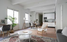 2Ndhomes Loft Apartment With Spa & Balcony By The White Church